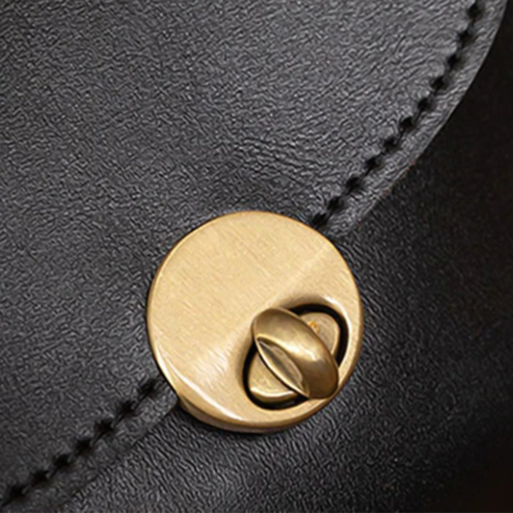 Vintage Kiss-Lock Bag -  Clara's Retro Chic Essential